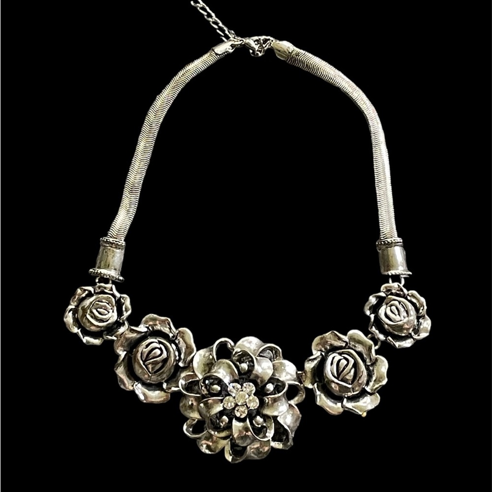Statement piece, shiny silver roses necklace